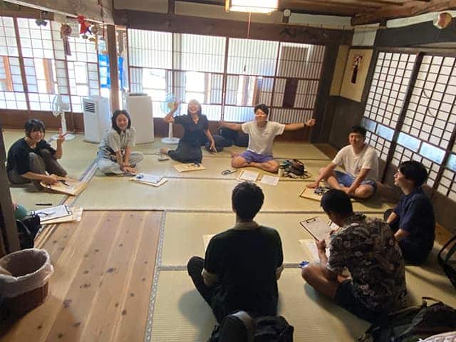 がんぷ村を楽しむ学生たち