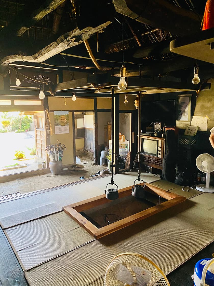 風情ある囲炉裏